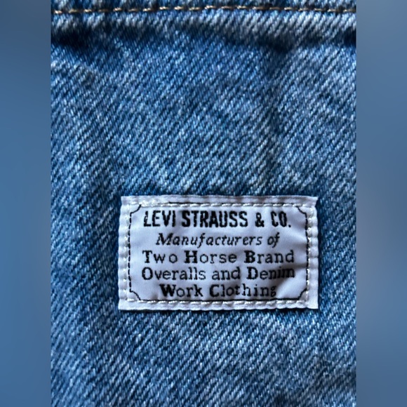 SOLD Levi’s overalls size small worn twice sorry for the wrinkles - Picture 4 of 5